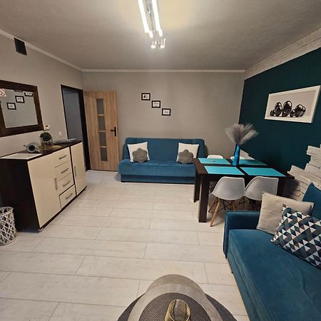 Quiet Basement Apartment Познан Екстериор снимка