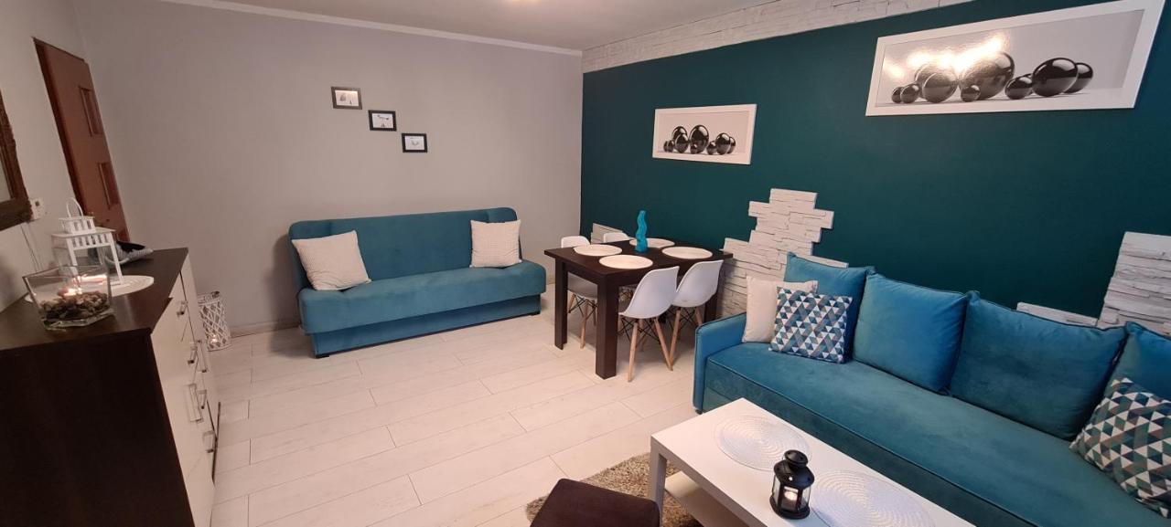 Quiet Basement Apartment Познан Екстериор снимка