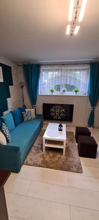 Quiet Basement Apartment Познан Екстериор снимка
