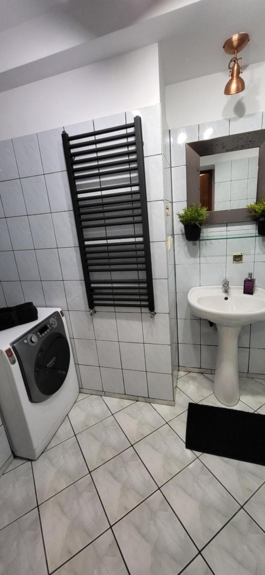 Quiet Basement Apartment Познан Екстериор снимка