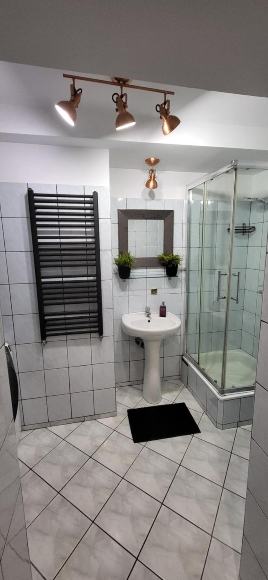Quiet Basement Apartment Познан Екстериор снимка