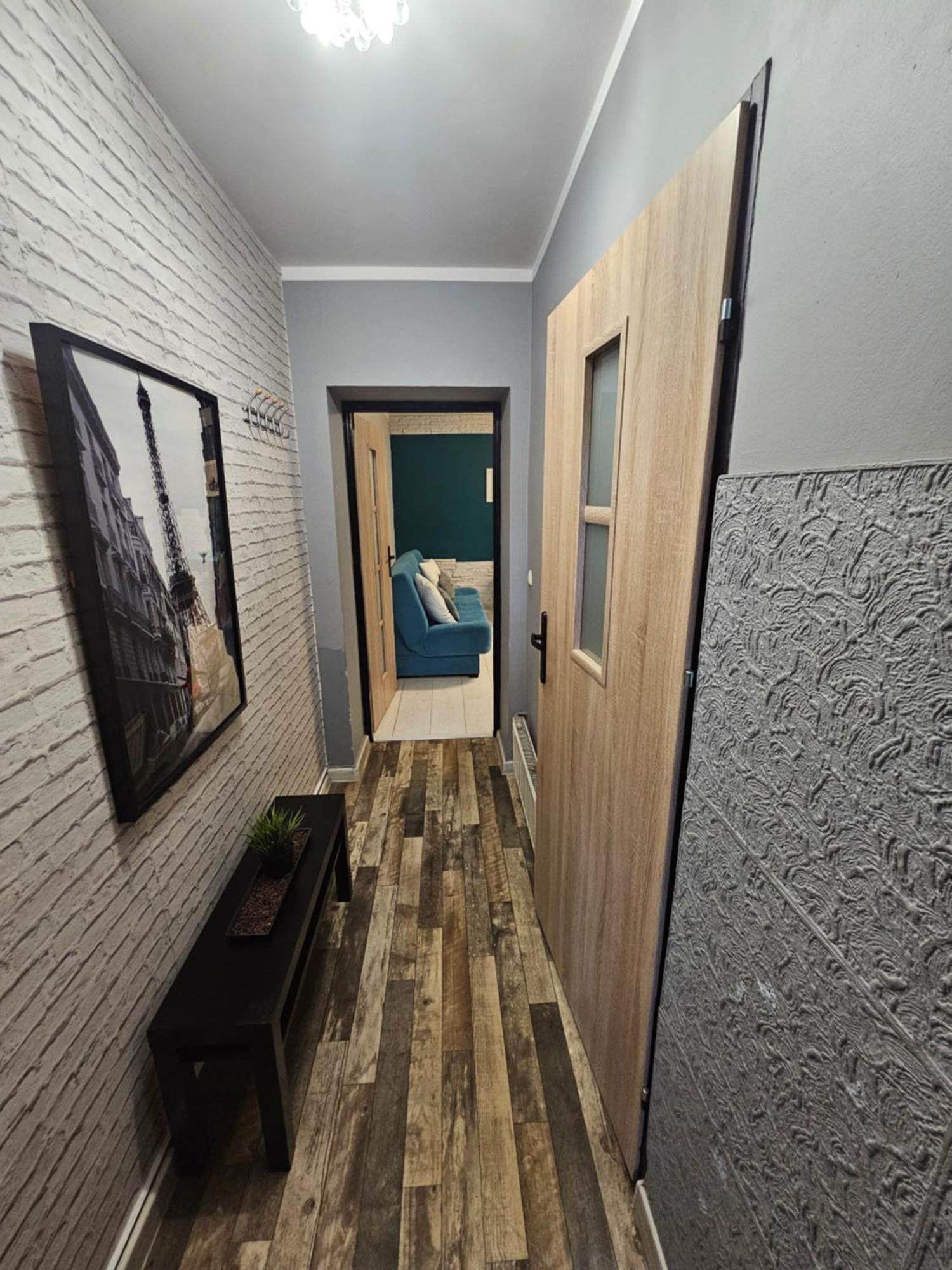 Quiet Basement Apartment Познан Екстериор снимка