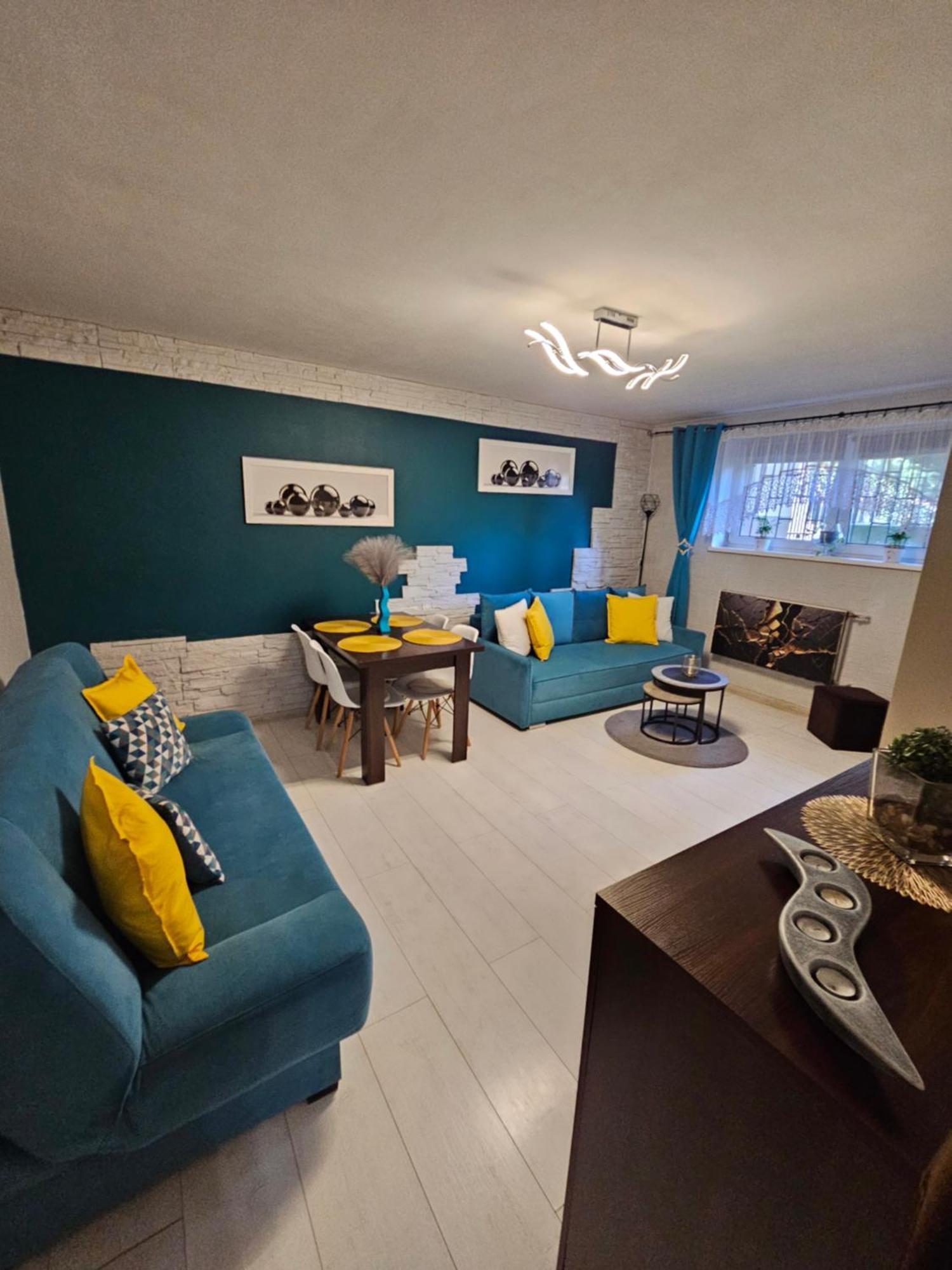 Quiet Basement Apartment Познан Екстериор снимка