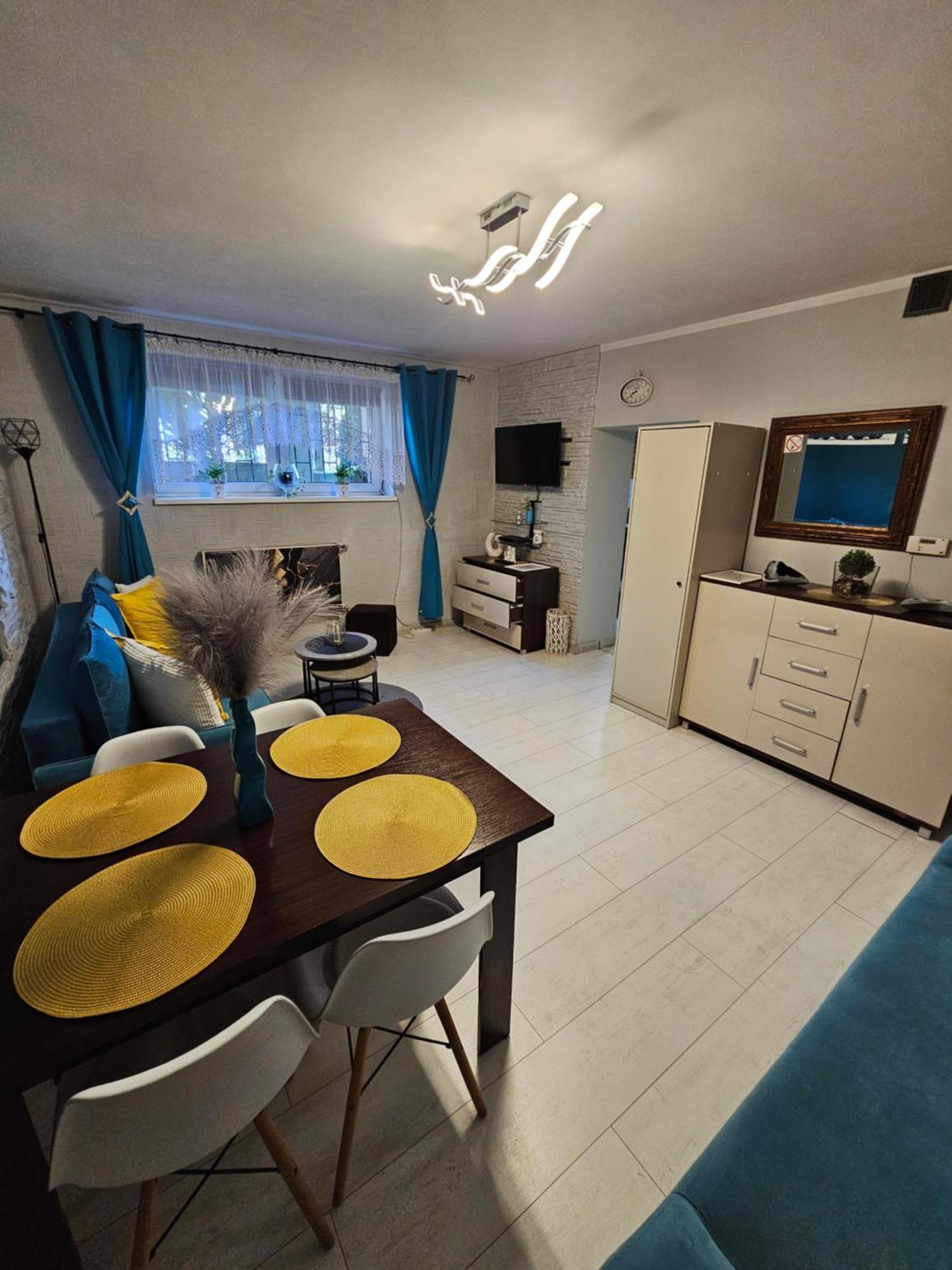Quiet Basement Apartment Познан Екстериор снимка